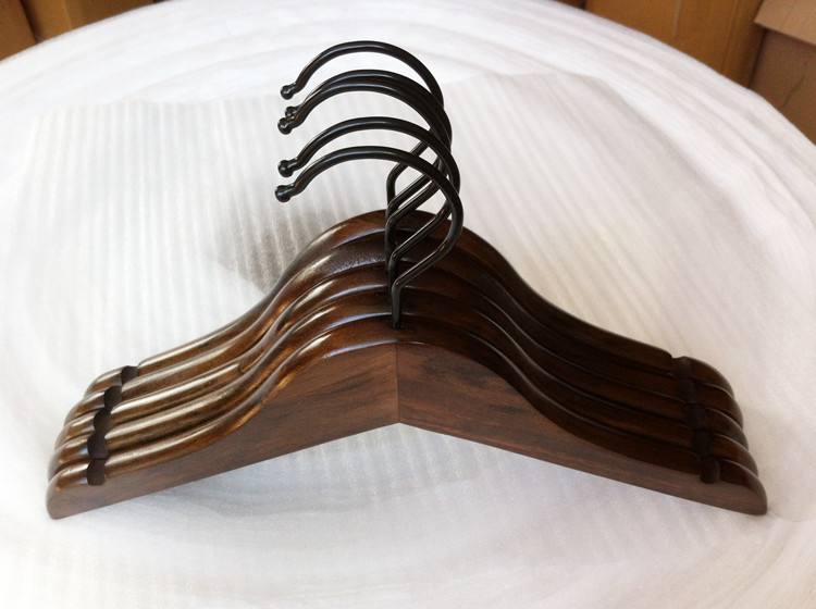 實(shí)木衣架掛鉤怎么安裝