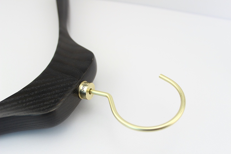 3分鐘帶你領(lǐng)略 實(shí)木衣架種類【華恩】