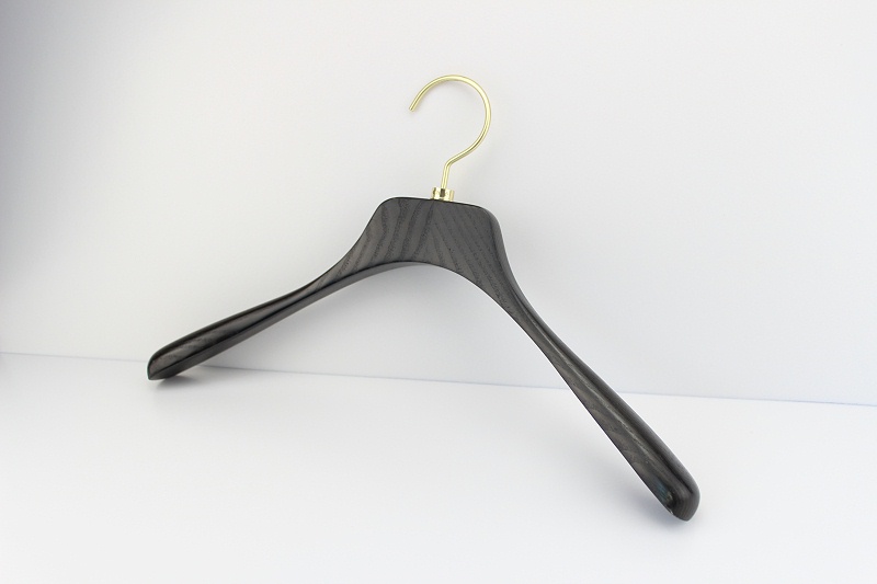 3分鐘帶你領(lǐng)略 實(shí)木衣架種類【華恩】