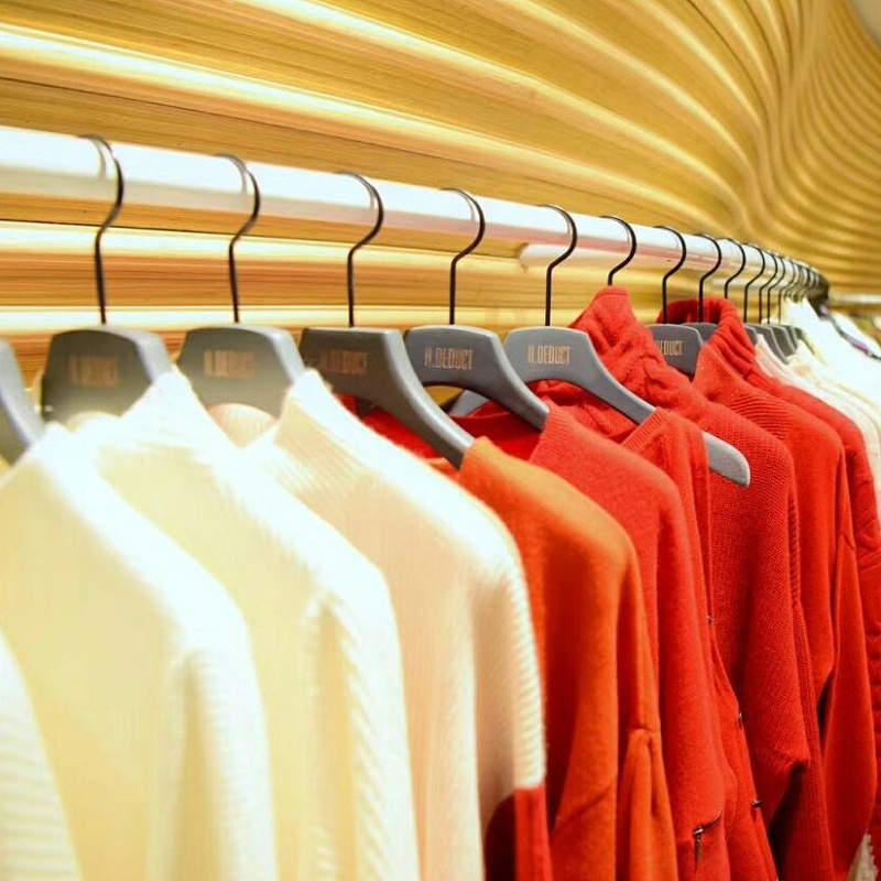 衣服怎么掛不會(huì)皺