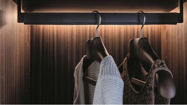 中式實(shí)木衣架—實(shí)木衣架的古往今來(lái)【華恩】