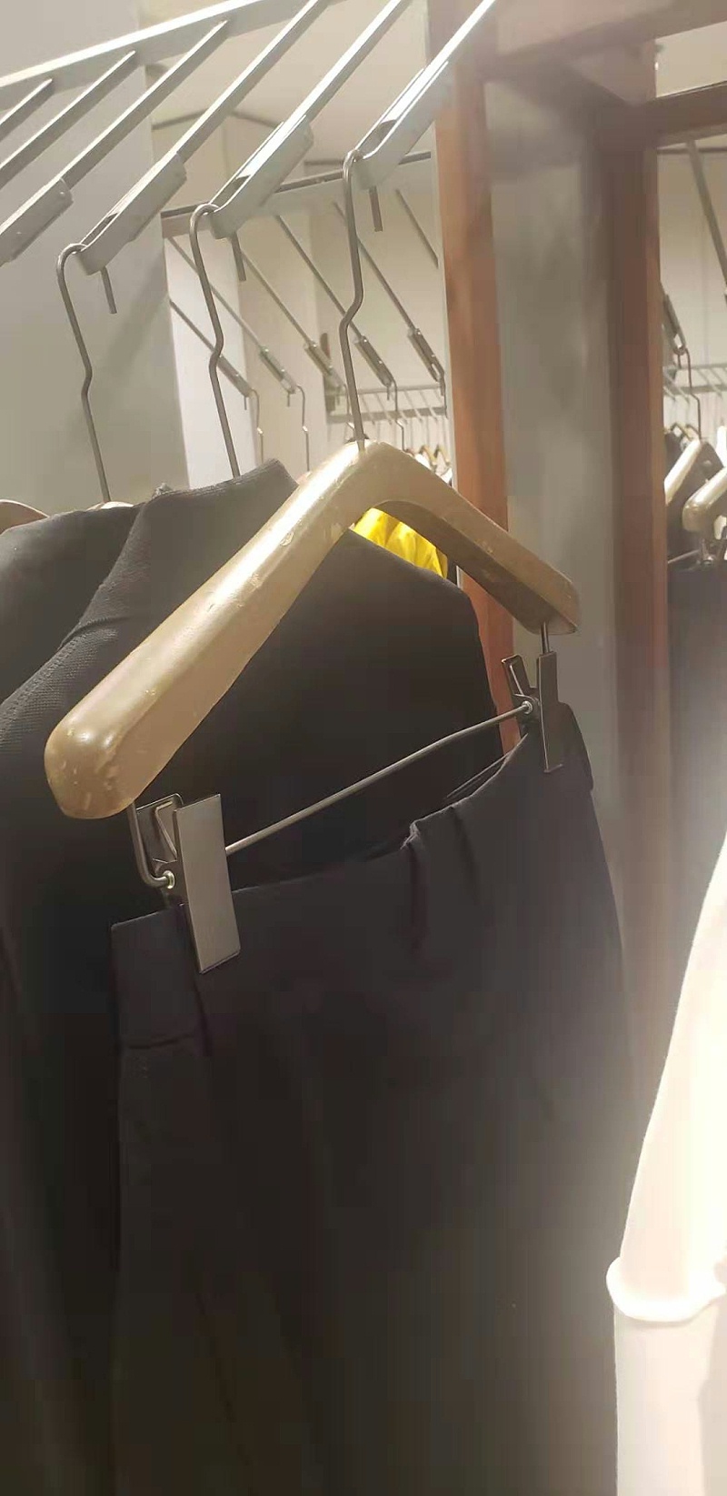 實(shí)木衣架掉漆