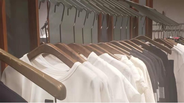 實(shí)木T恤衣架