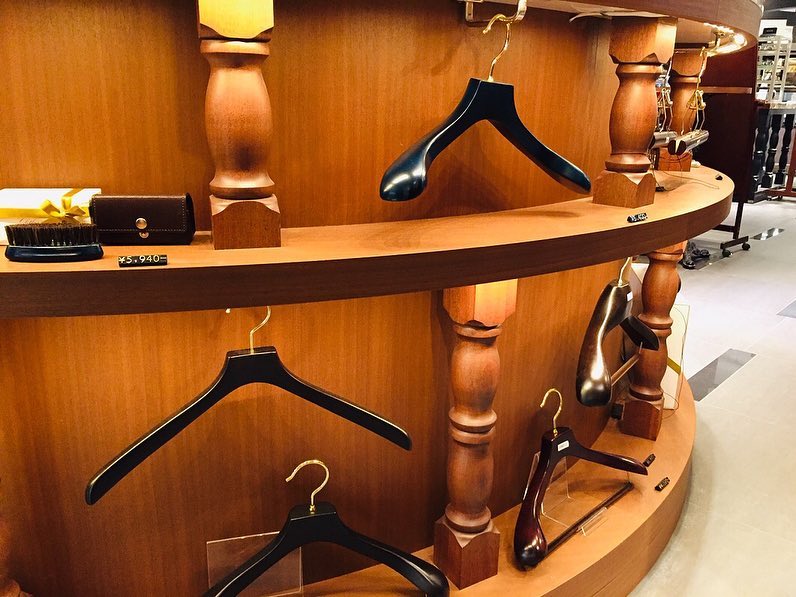 實(shí)木衣架衣帽架材質(zhì)說(shuō)明