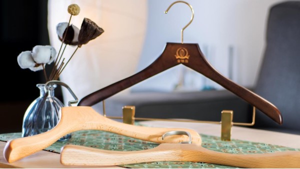 實(shí)木衣架什么樣的好【華恩】