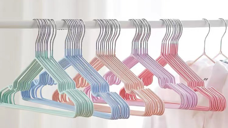 浸塑衣架好用嗎？來看看優(yōu)缺點！——華恩