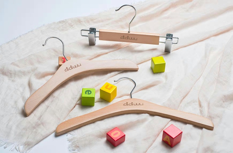 現(xiàn)代實木衣架