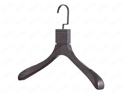 衣服放衣柜要用衣架嗎