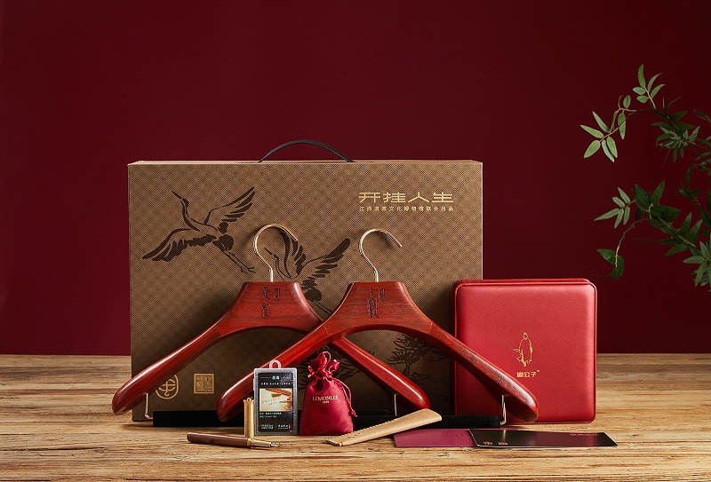 華恩加入世界數(shù)字經(jīng)濟(jì)論壇——衣架禮盒