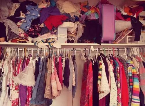 衣柜里面衣架顏色買什么好看