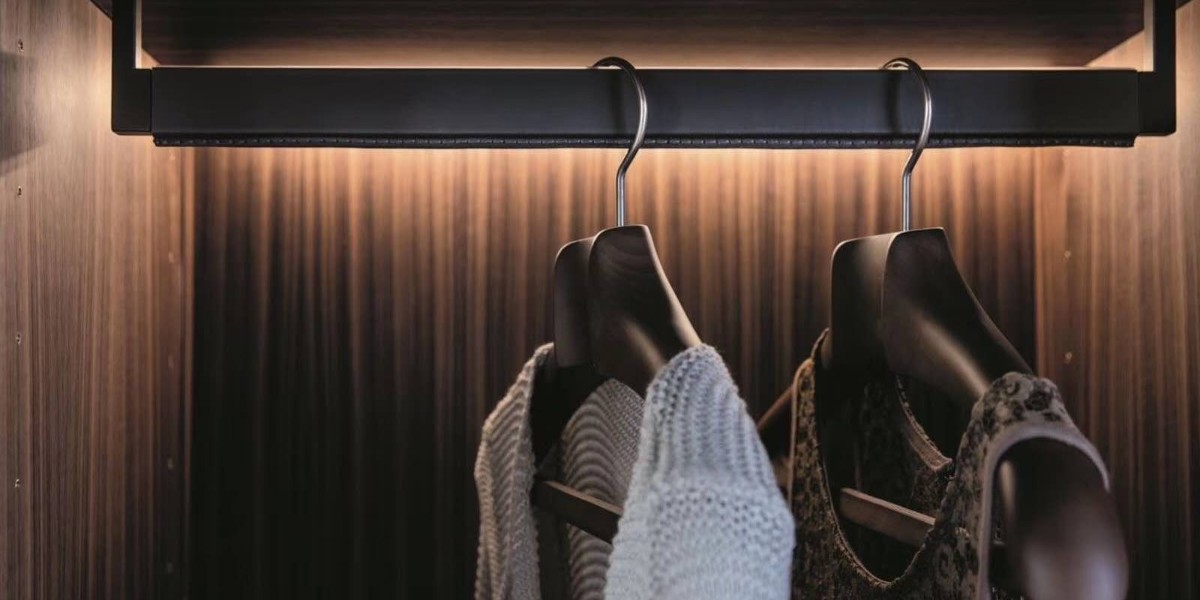 衣柜里面的衣架