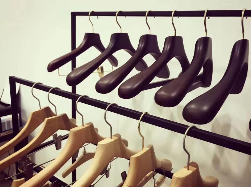 胡桃木實(shí)木衣架