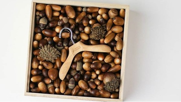 實木衣架材質(zhì)說明之選購應(yīng)注意的地方【華恩】