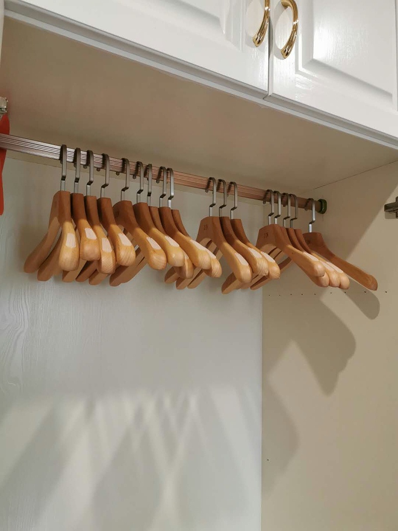 實(shí)木衣架一般放哪個(gè)位置【華恩】