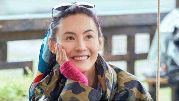 讓家居能手張柏芝來(lái)教你怎樣查看是不是實(shí)木衣架【華恩】