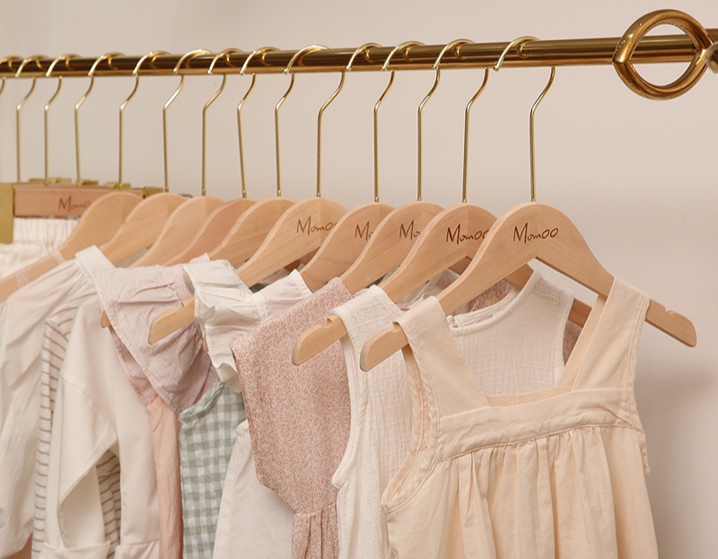 木實(shí)木衣架