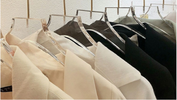 服裝店服裝衣架如何選擇，三分鐘帶你掌握方法！——華恩