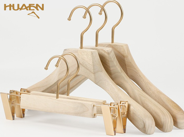木質(zhì)衣架圖片大全——香樟木衣架