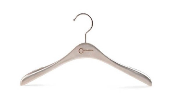 實木衣柜里面用什么衣架【華恩】