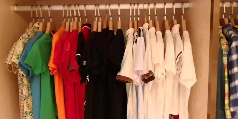 實(shí)木T恤衣架