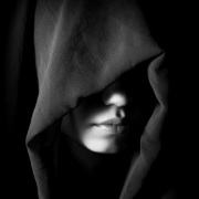 黑色實(shí)木衣架