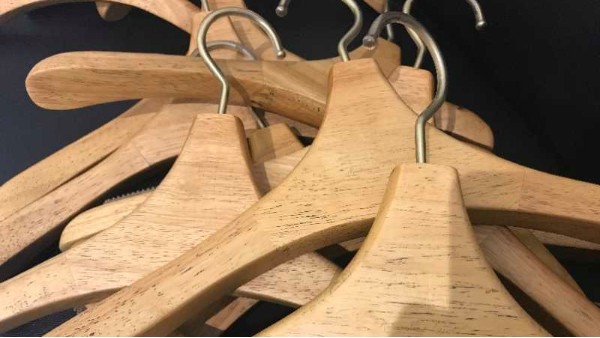 華恩小課堂：木衣架起霉點(diǎn)，木衣架長(zhǎng)霉了怎么辦？【華恩】