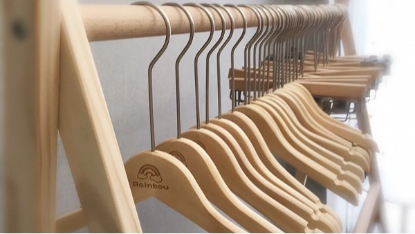 木質(zhì)兒童衣架
