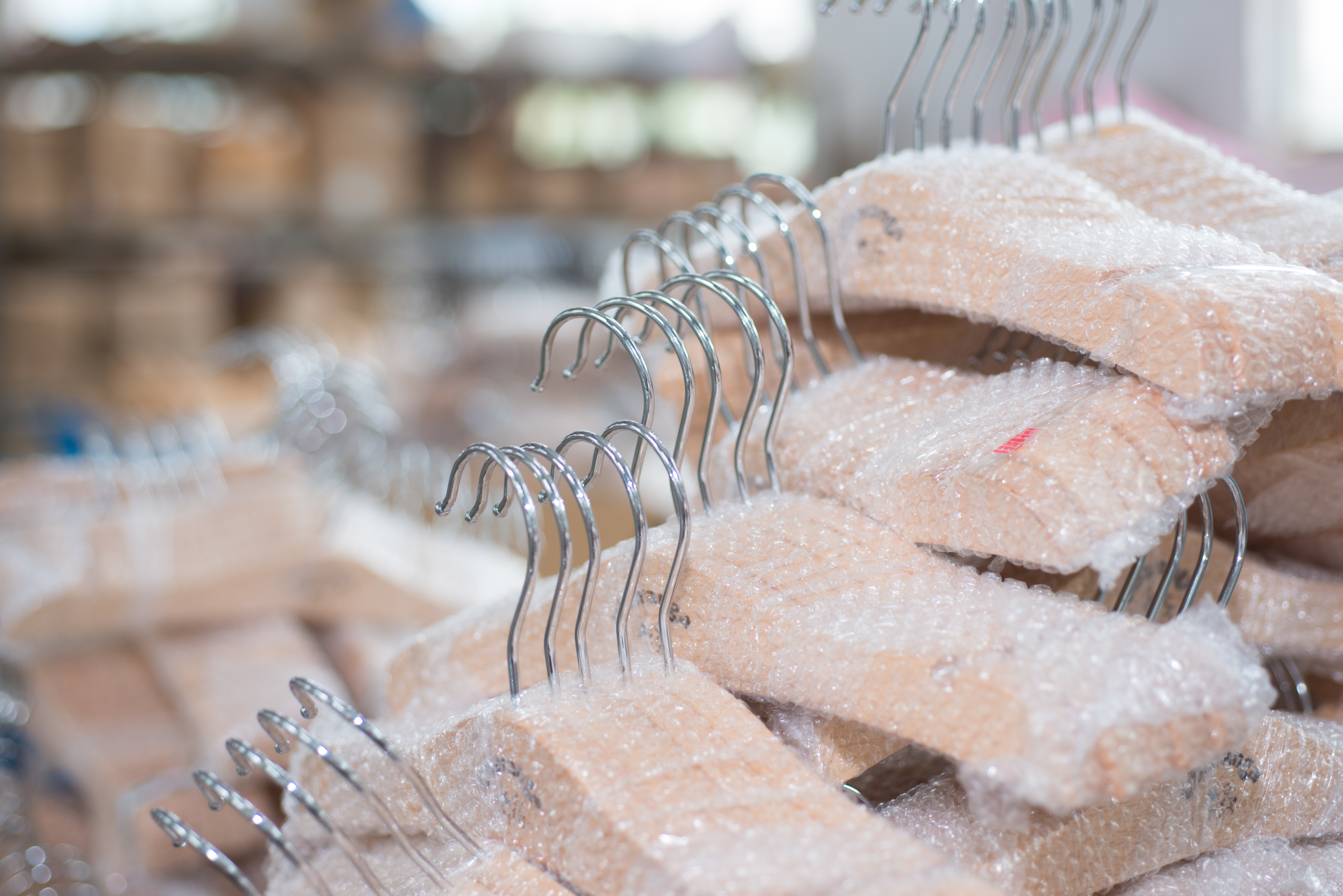 實(shí)木衣架工廠