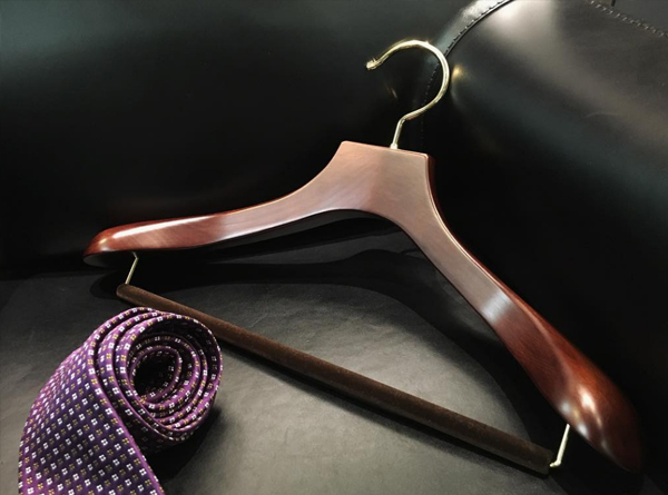 華恩衣架-創(chuàng)新設(shè)計-造型吸晴