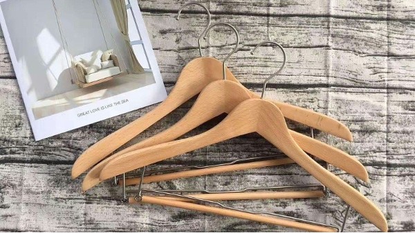 什么樣式的衣服掛不會(huì)肩上起包包