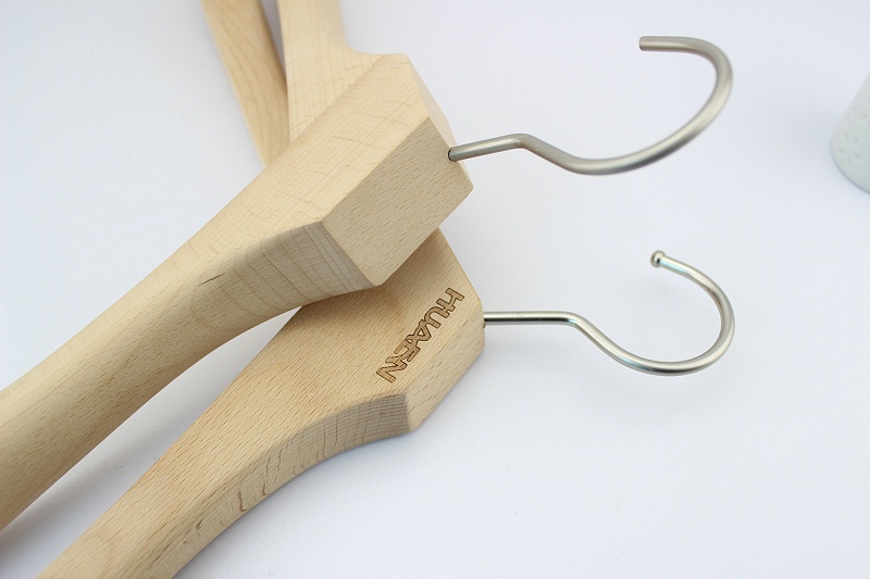 為什么選擇實(shí)木衣架，從這一步起讓家更溫馨【華恩】