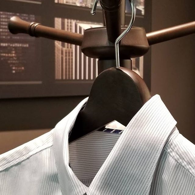 如何選實(shí)木衣架