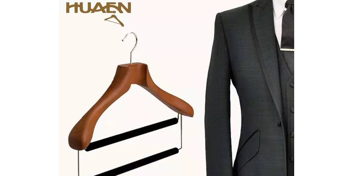 實木連體衣架，不可或缺的秘密【華恩】