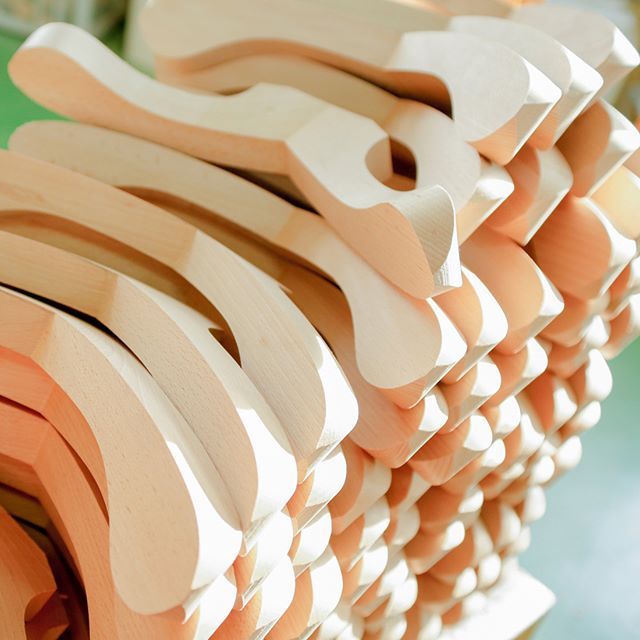 實木衣架好還是不銹鋼衣架好