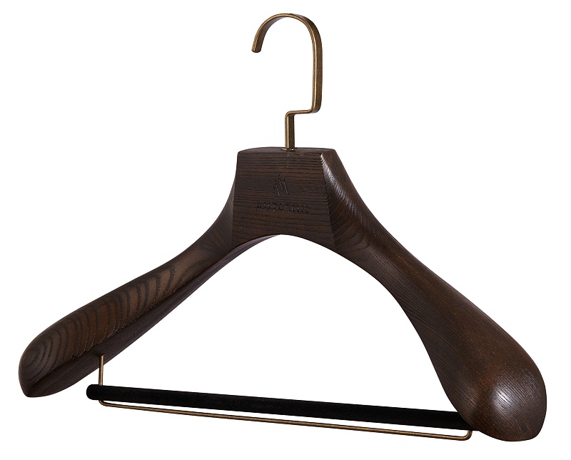 買的實(shí)木衣架味道很大