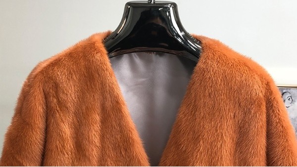 木衣架掛重衣服