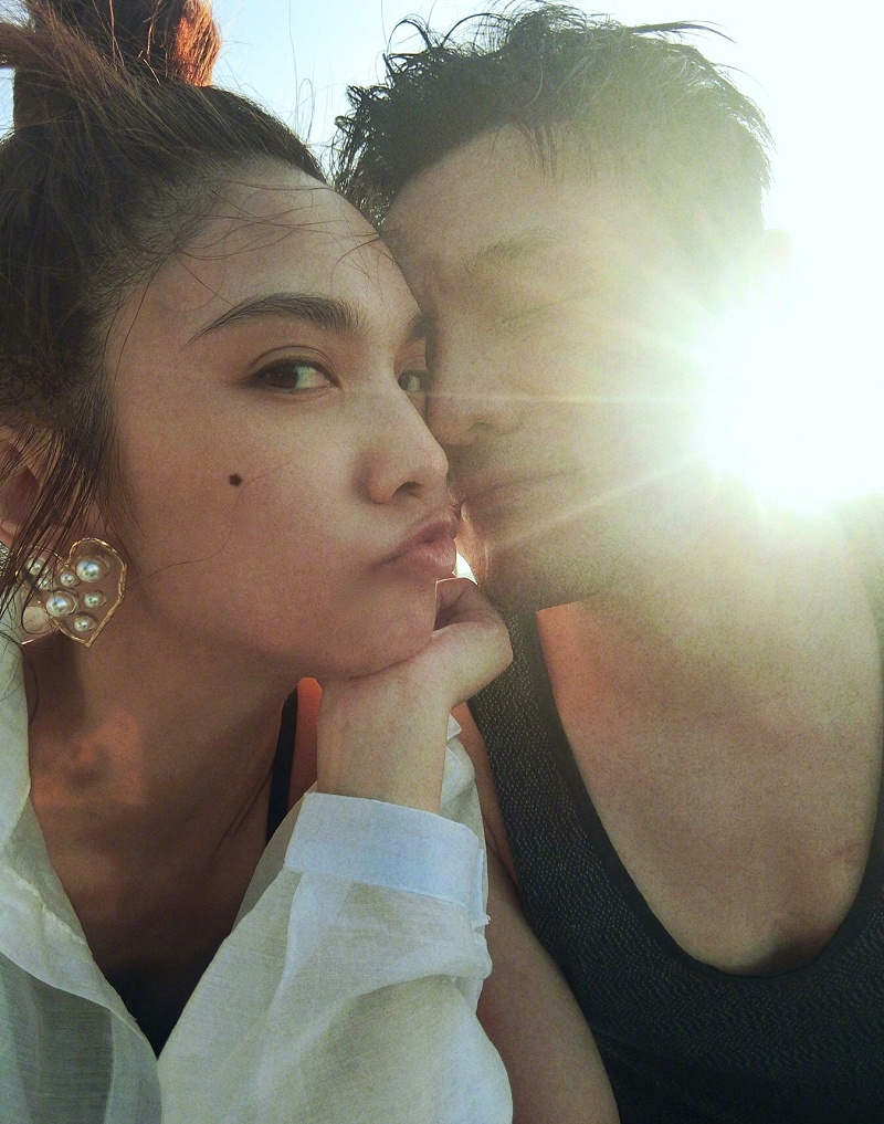 鐵藝衣架和實木衣架的區(qū)別【華恩】