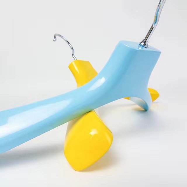 衣架實(shí)木好還是塑料好