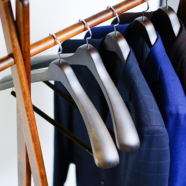 寬肩實木衣架