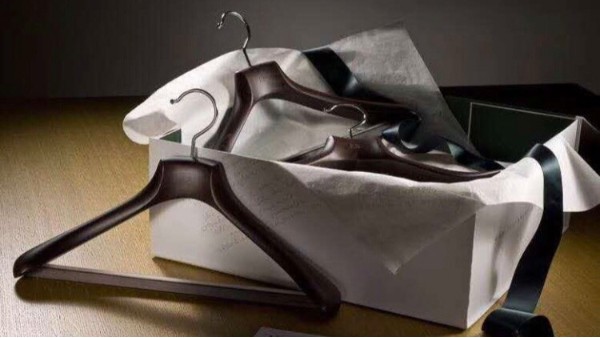 實(shí)木衣架功能