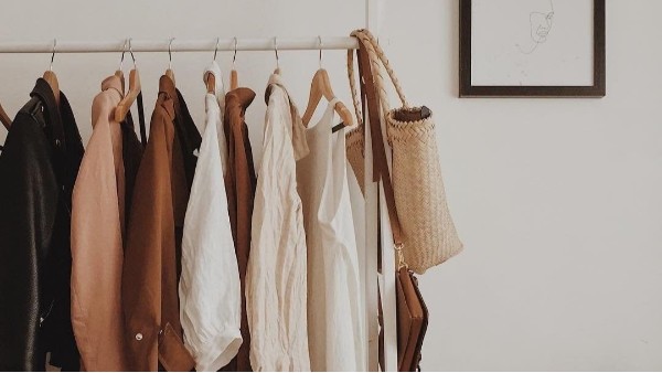 買(mǎi)木質(zhì)衣帽架