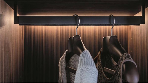 衣柜里面衣架顏色買什么好看