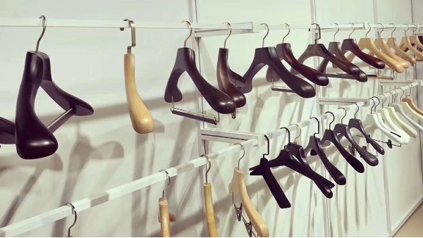 服裝店實木衣架噴漆