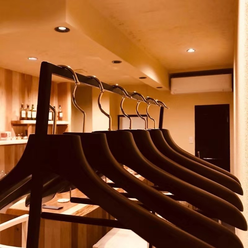 實木衣架帶橫桿的好還是不帶的好