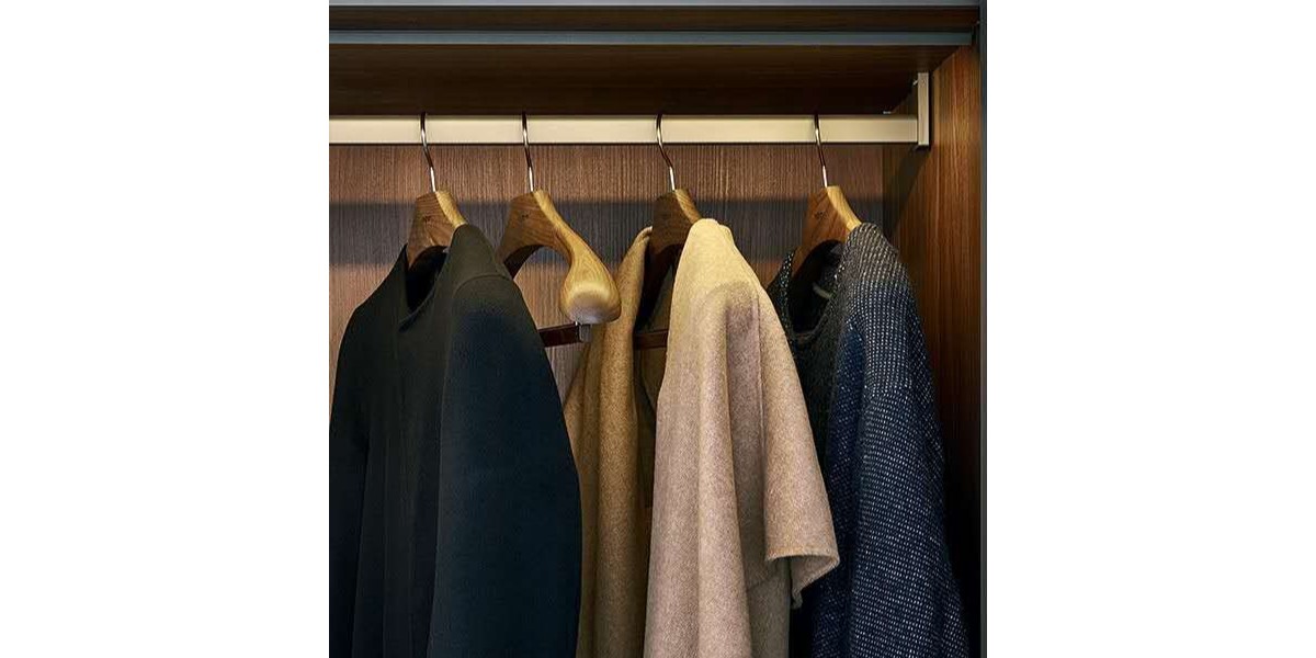 賓館用的木衣架木褲架和塑料衣架褲架怎么選？--華恩衣架