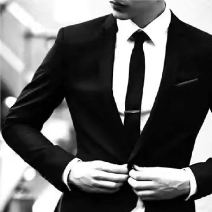 西裝實(shí)木衣架和塑料衣架哪個(gè)好