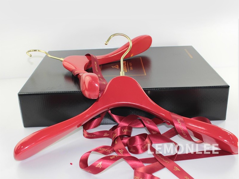 品牌實(shí)木衣架好在哪里，你知道嗎？——華恩