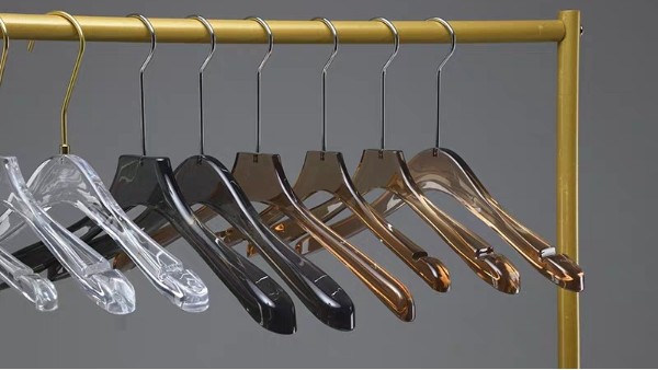 衣柜里用什么樣的衣架掛衣服好