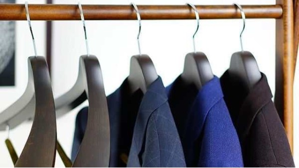 華恩課堂---實木衣架哪個牌子好？【華恩】