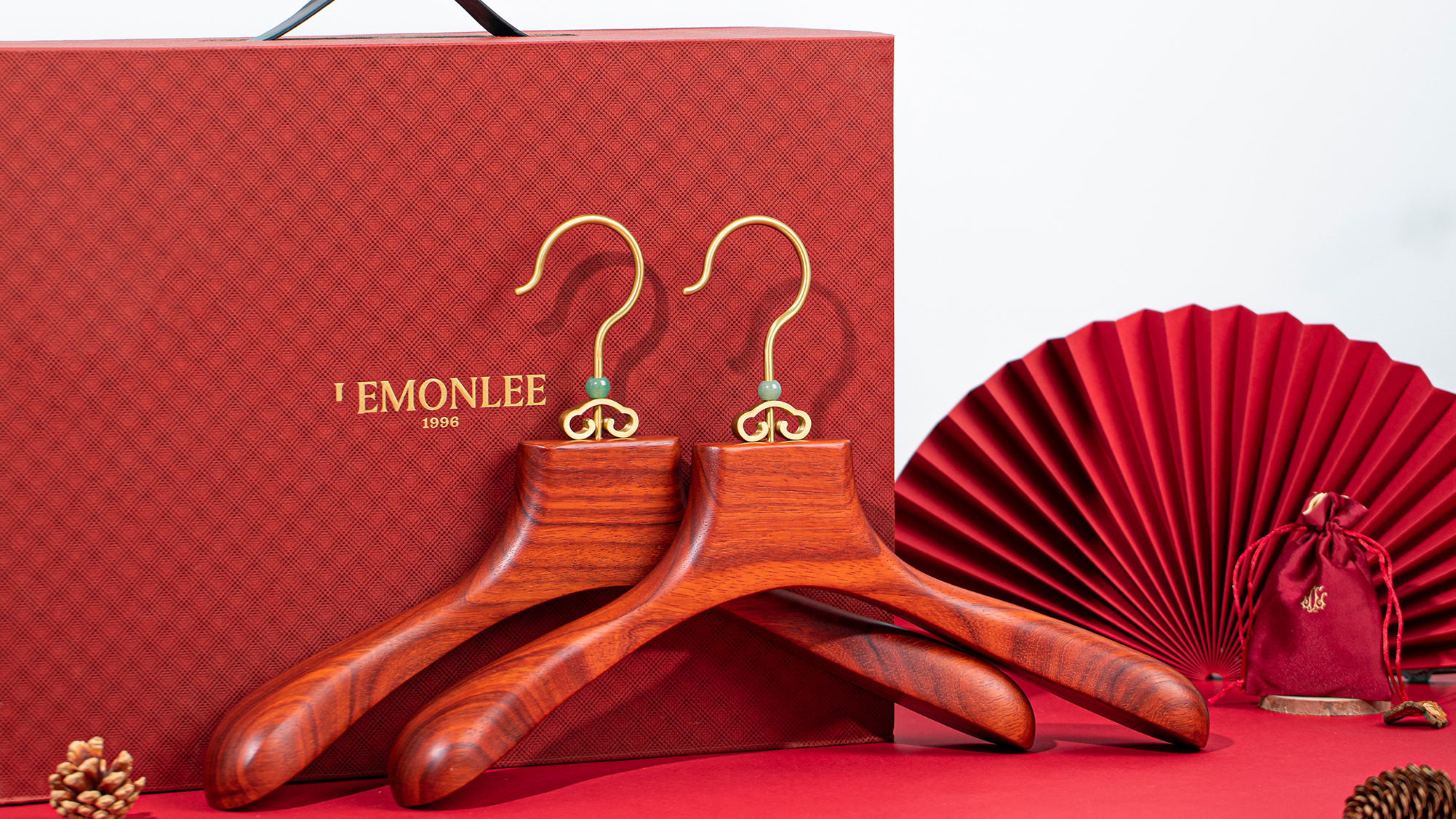 匯聚深山百年靈氣，精心設(shè)計(jì)，只為為您呈上一份美好的禮物——華恩